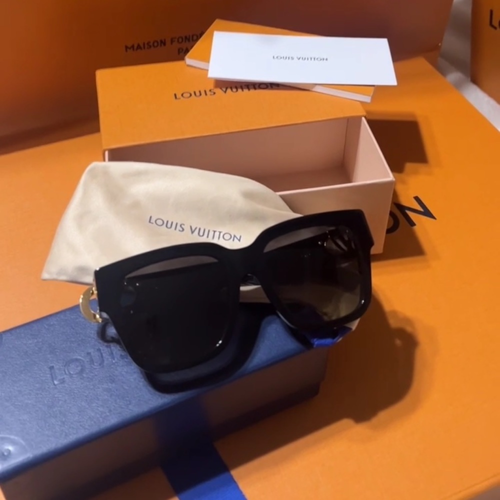 LOUIS VUITTON Link PM Square Sunglasses - Picture 9 of 14